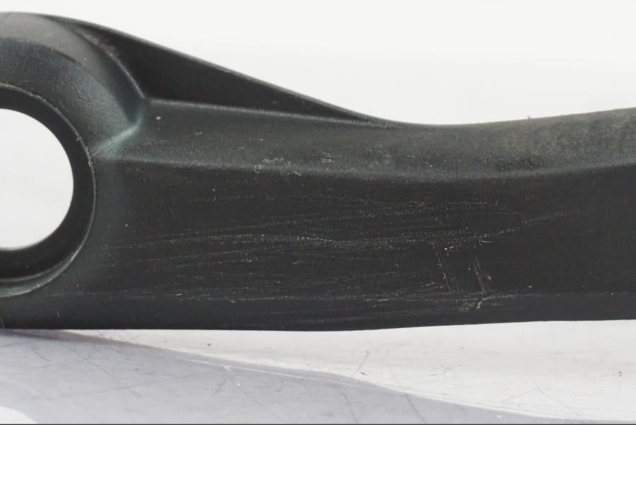 Snett nerifrån på Handskydd från en BMW R 1250 GSA -2024 motorcykel.