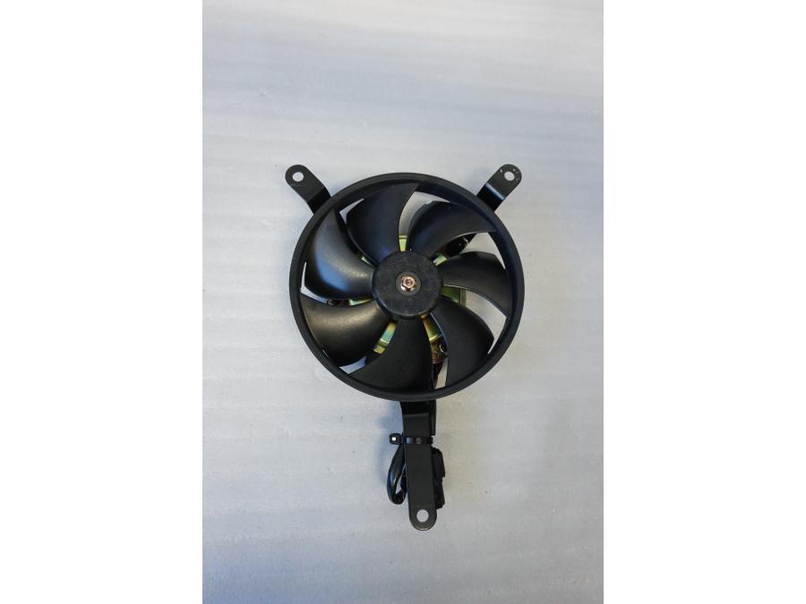 Baksidan på Vattenkylfläkt från en Honda CBR 600 RR -2004 motorcykel.