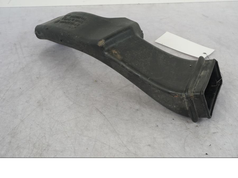 Höger sida på Luftrör från en KTM 1290 Super Adventure R -2018 motorcykel.