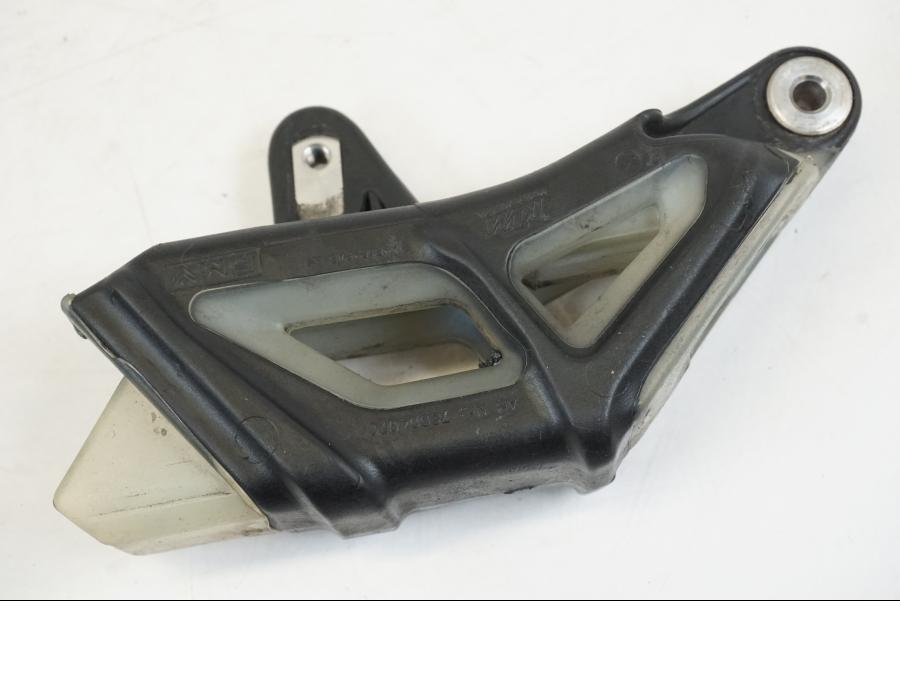 Höger sida på Kedjeguide från en Husqvarna 701 Supermoto -2020 motorcykel.