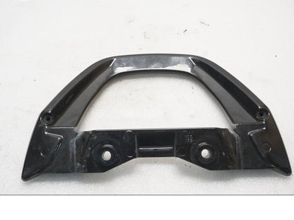 Baksidan på Passagerarhandtag från en Suzuki SV 650 -2006 motorcykel.