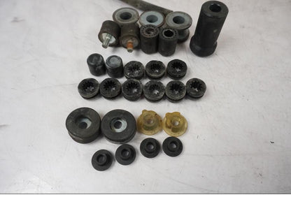 Vänster sida på Skruv / Mutter etc från en KTM 790 Duke -2018 motorcykel.