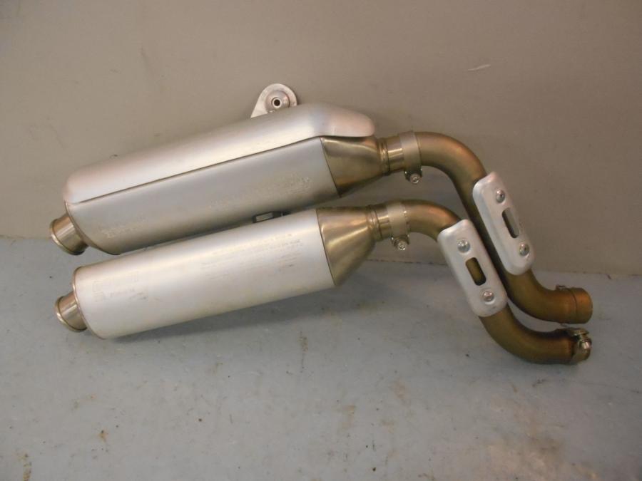 Framsidan på Ljuddämpare från en Ducati Monster S4R 998 -2007 motorcykel.