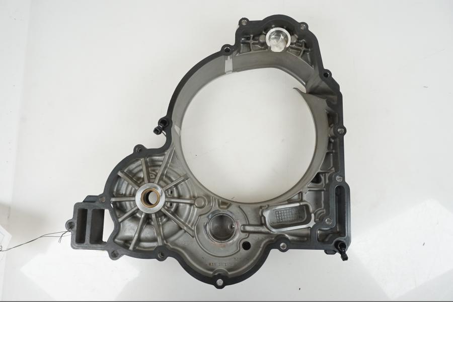 Snett uppifrån på Kopplingskåpa från en KTM 1290 Super Duke R -2021 motorcykel.