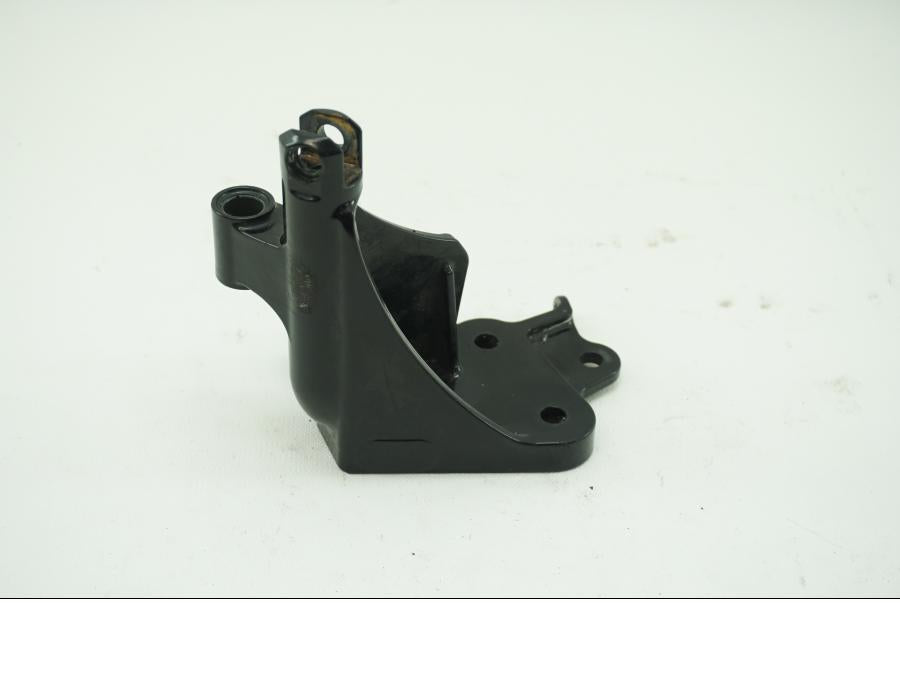 Baksidan på Fotpinnefäste från en H-D FXSE -2017 motorcykel.