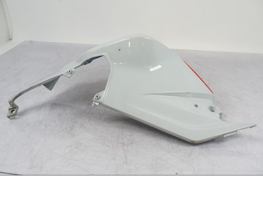 Baksidan på Bensintankskåpa från en BMW F 800 R -2018 motorcykel.