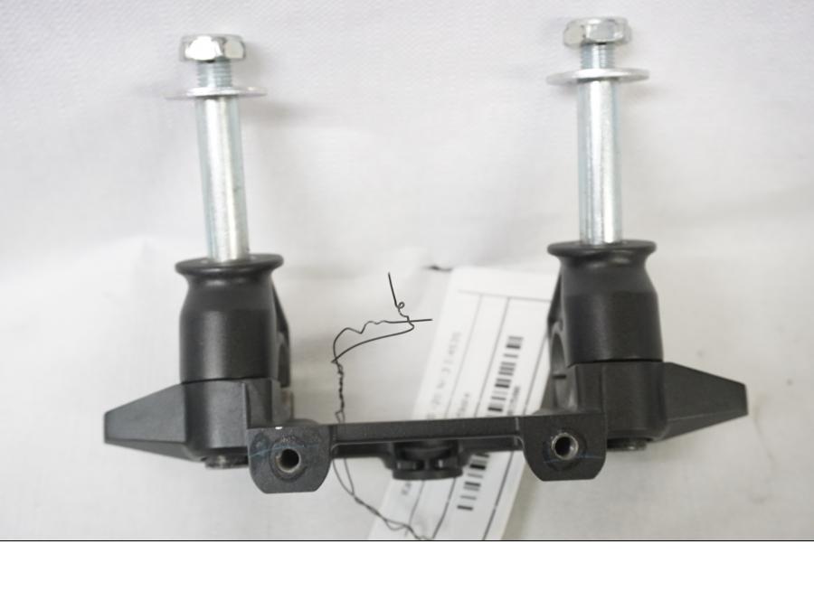 Höger sida på Styrfäste från en Kawasaki Z 900 -2020 motorcykel.