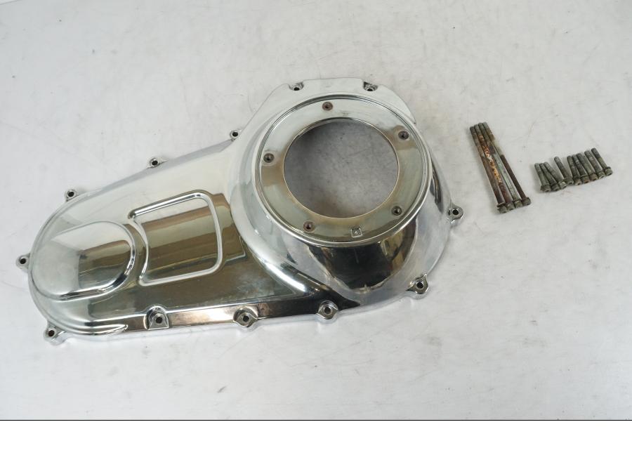 Framsidan på Transmissionskåpa från en H-D Touring Road King Classic FLHRCI -2008 motorcykel.