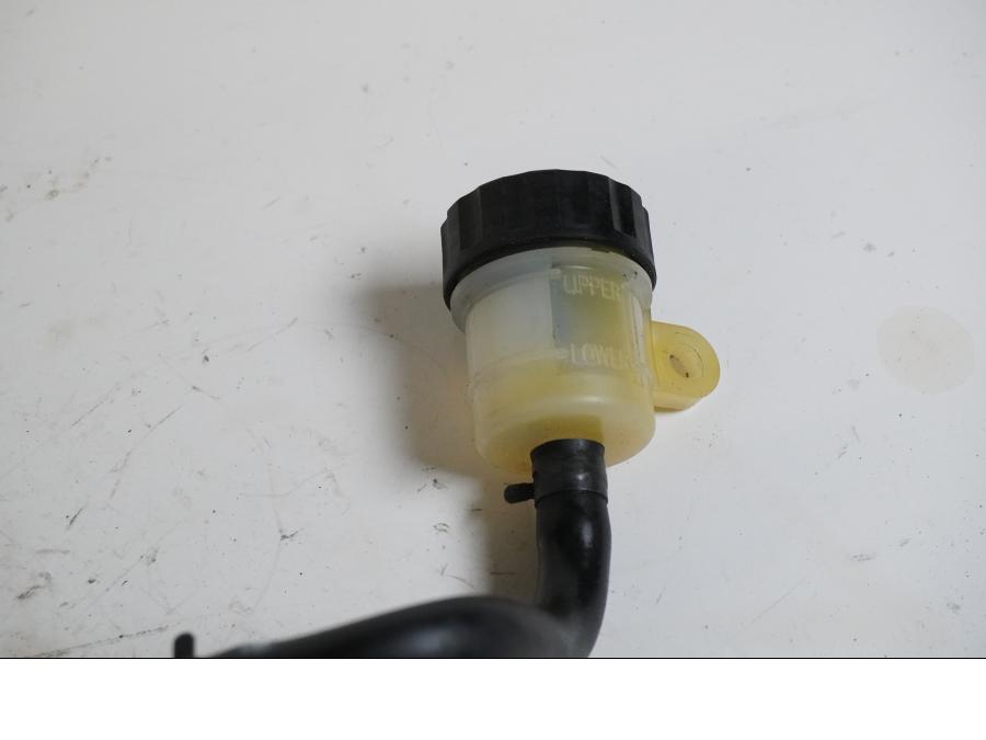 Höger sida på Bromshuvudcylinder från en Triumph Daytona 675 -2010 motorcykel.