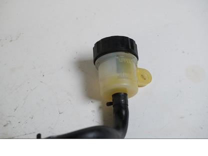 Höger sida på Bromshuvudcylinder från en Triumph Daytona 675 -2010 motorcykel.