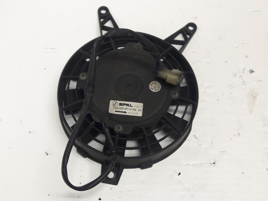 Framsidan på Vattenkylfläkt från en Triumph Tiger -1999 motorcykel.