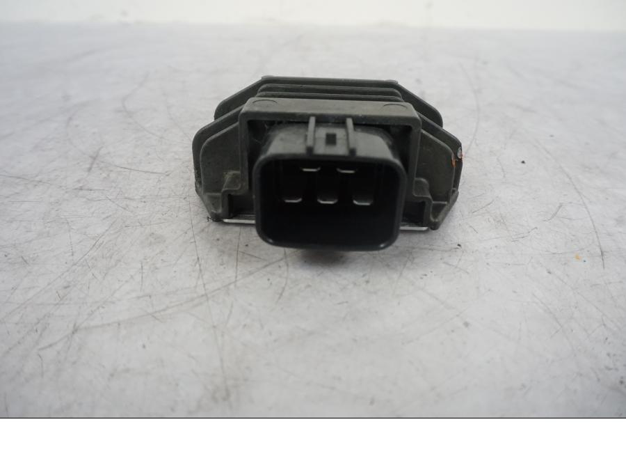 Snett uppifrån på Likriktare från en KTM 1290 Super Duke R -2021 motorcykel.