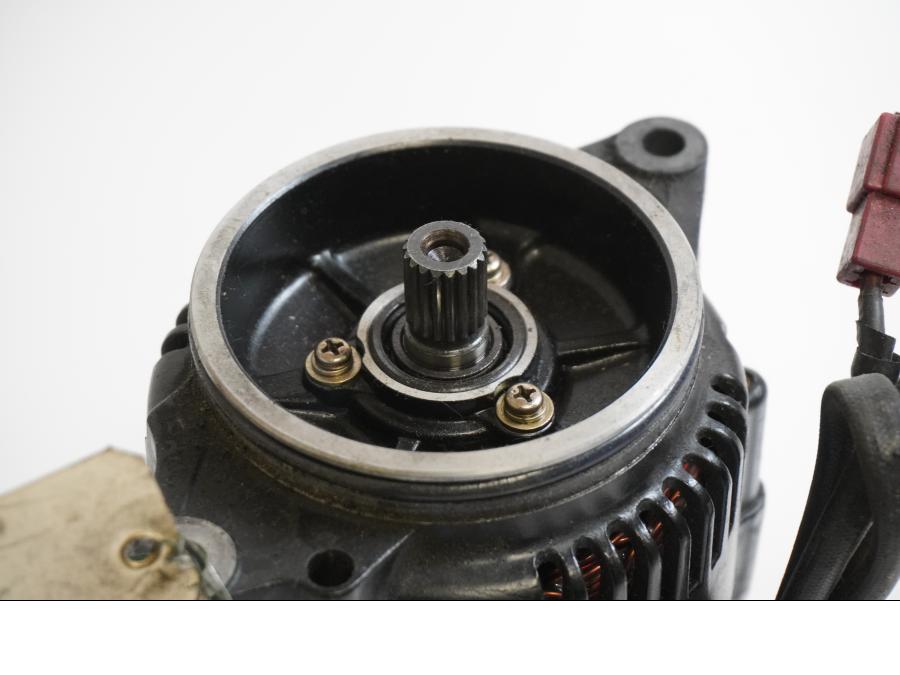 Baksidan på Generator från en Yamaha FJ 1100 -1984 motorcykel.