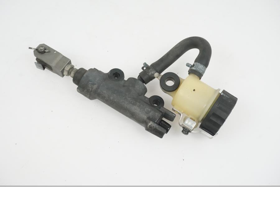 Höger sida på Bromshuvudcylinder från en Honda CBR 1000 RR -2010 motorcykel.