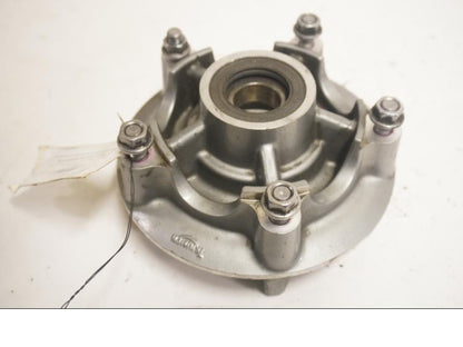 Framsidan på Drevfäste från en Triumph Bonneville -2012 motorcykel.