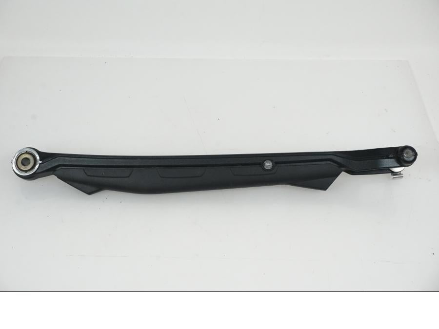 Baksidan på Parallellstag från en BMW R 1250 GS -2023 motorcykel.