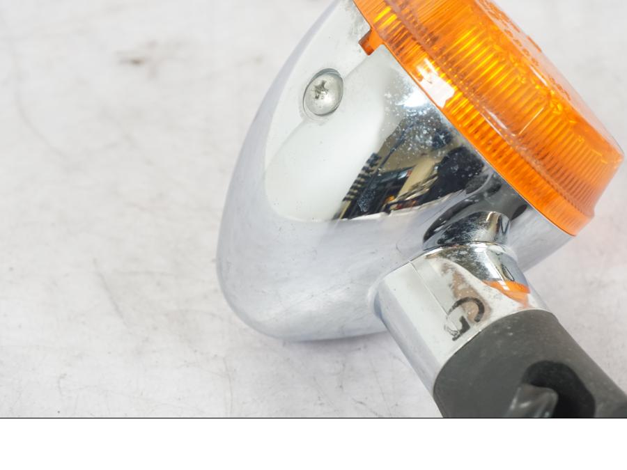 Snett uppifrån på Blinkers från en Honda VT 600 C -1998 motorcykel.