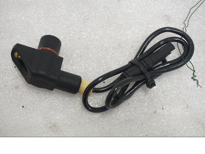 Baksidan på Vevaxelsensor från en BMW K 1300 R -2011 motorcykel.