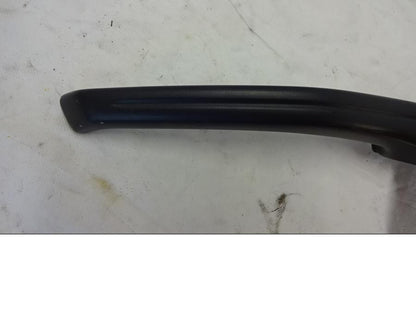 Höger sida på Passagerarhandtag från en Kawasaki Z 1000 -2011 motorcykel.