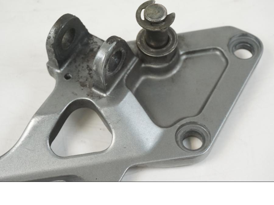 Snett uppifrån på Fotpinnefäste från en Kawasaki ZZR 1100 -1994 motorcykel.