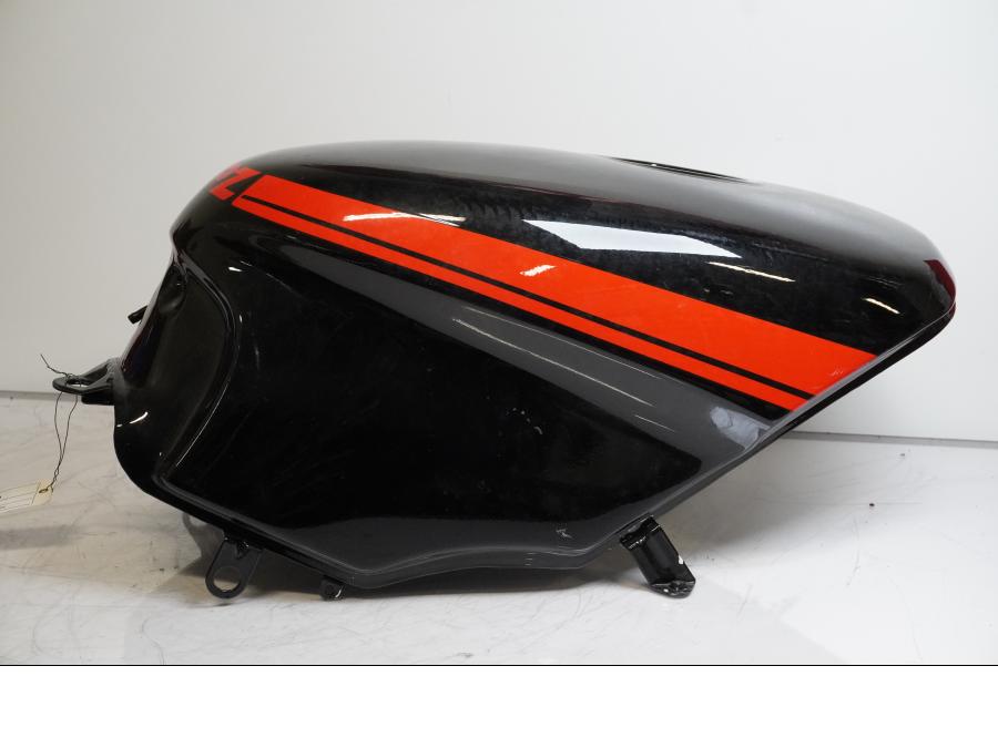 Framsidan på Bensintank från en Kawasaki GPZ 500 -1988 motorcykel.