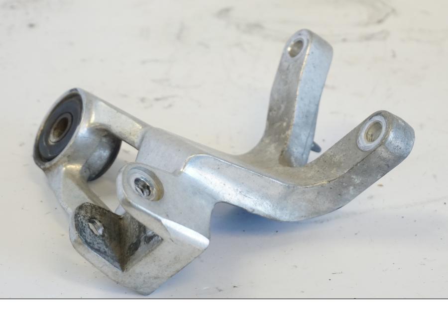 Vänster sida på Fotpinnefäste från en Yamaha YZF 1000 R -1997 motorcykel.