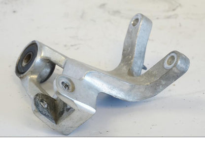 Vänster sida på Fotpinnefäste från en Yamaha YZF 1000 R -1997 motorcykel.