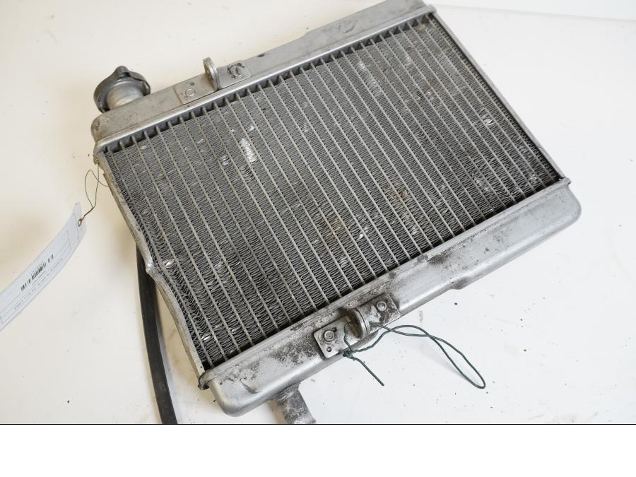 Snett uppifrån på Vattenkyl från en Husaberg FS 650 E -2004 motorcykel.