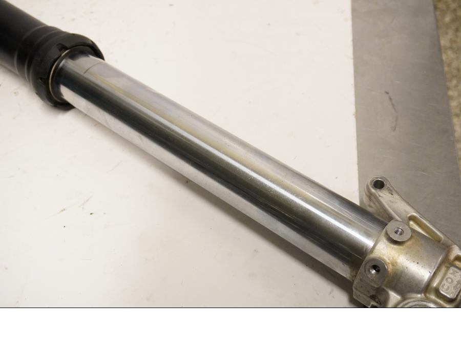 Höger sida på Gaffelben från en KTM 250 EXC-F -2008 motorcykel.