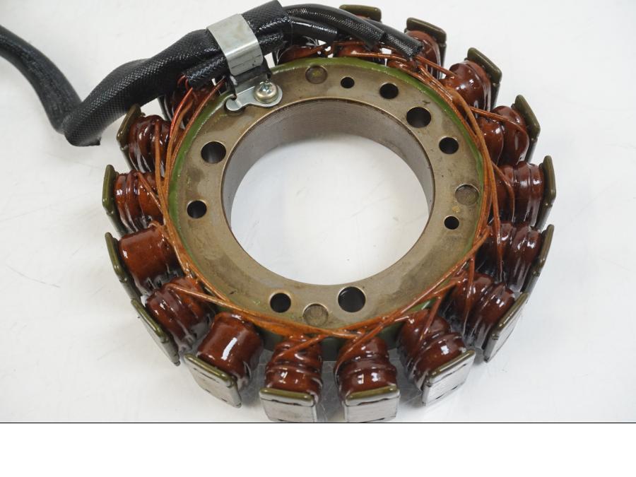 Vänster sida på Generator från en Yamaha XV 1100 -1993 motorcykel.