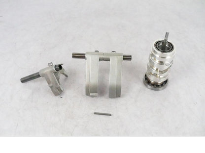 Framsidan på Växelgaffel från en BMW F 800 GS -2009 motorcykel.