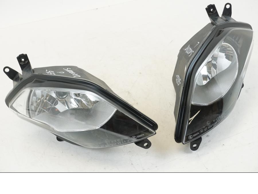 Framsidan på Strålkastare från en BMW S 1000 XR -2014 motorcykel.