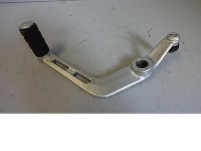 Vänster sida på Växelpedal från en Triumph Daytona 675 -2010 motorcykel.