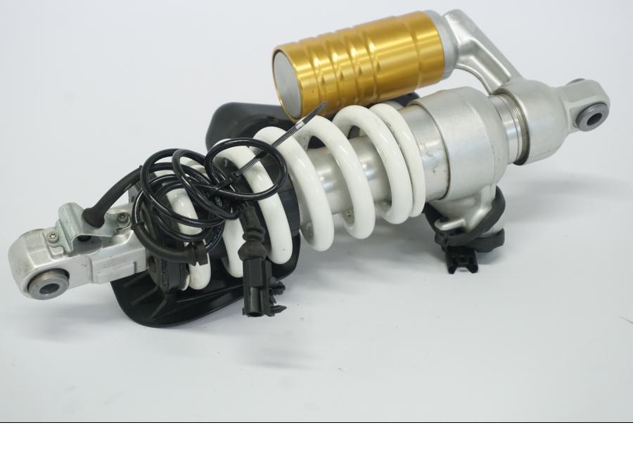 Snett nerifrån på Stötdämpare ESA från en BMW R 1250 GS -2022 motorcykel.