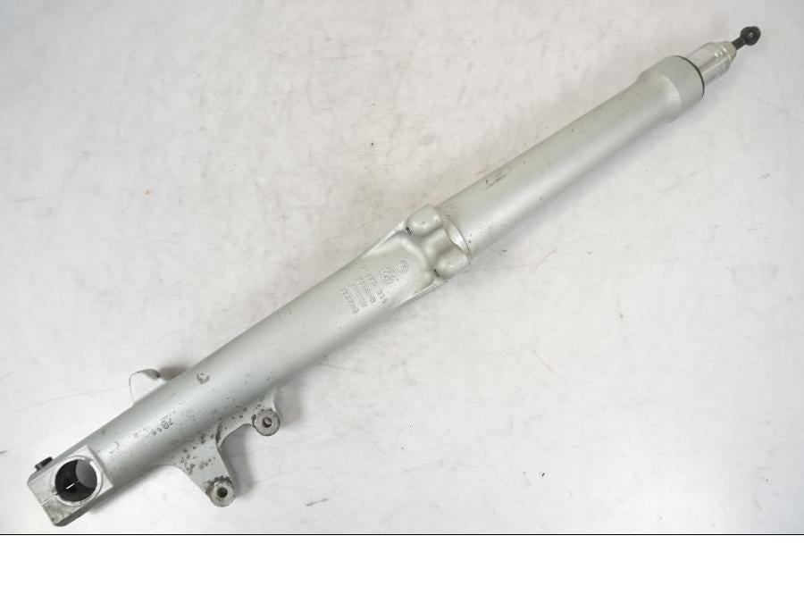 Snett uppifrån på Gaffelben från en BMW R 1200 R -2007 motorcykel.