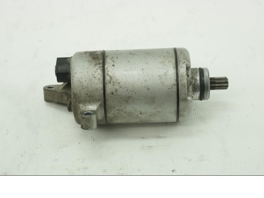 Framsidan på Startmotor från en Honda VFR 1200 -2012 motorcykel.