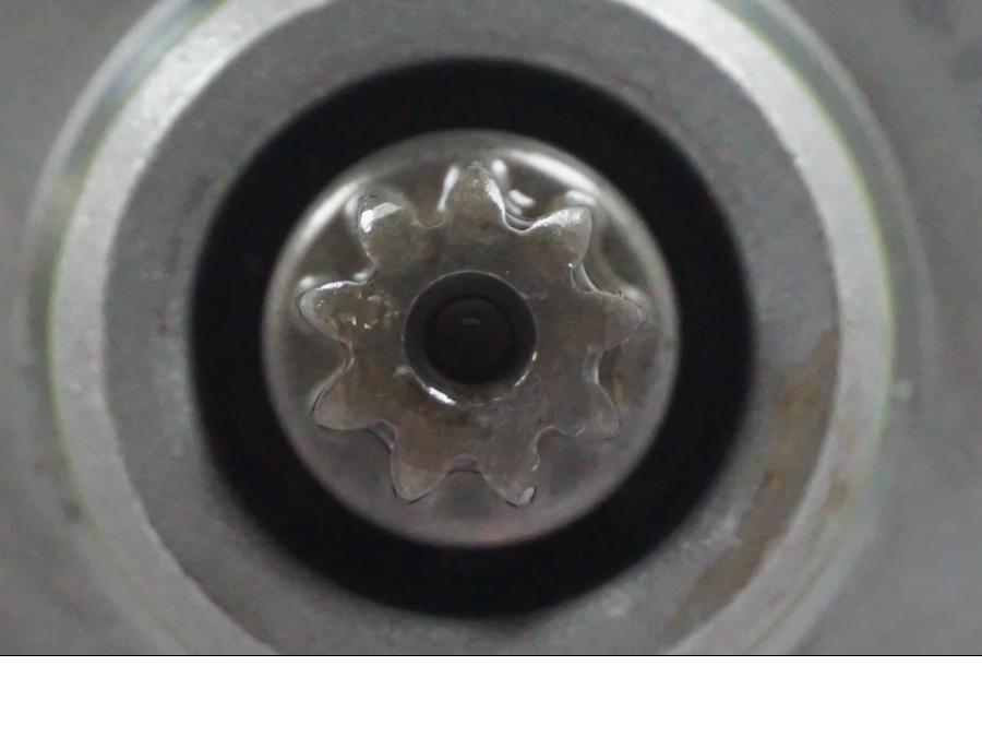 Höger sida på Startmotor från en Ducati Multistrada V4 -2024 motorcykel.