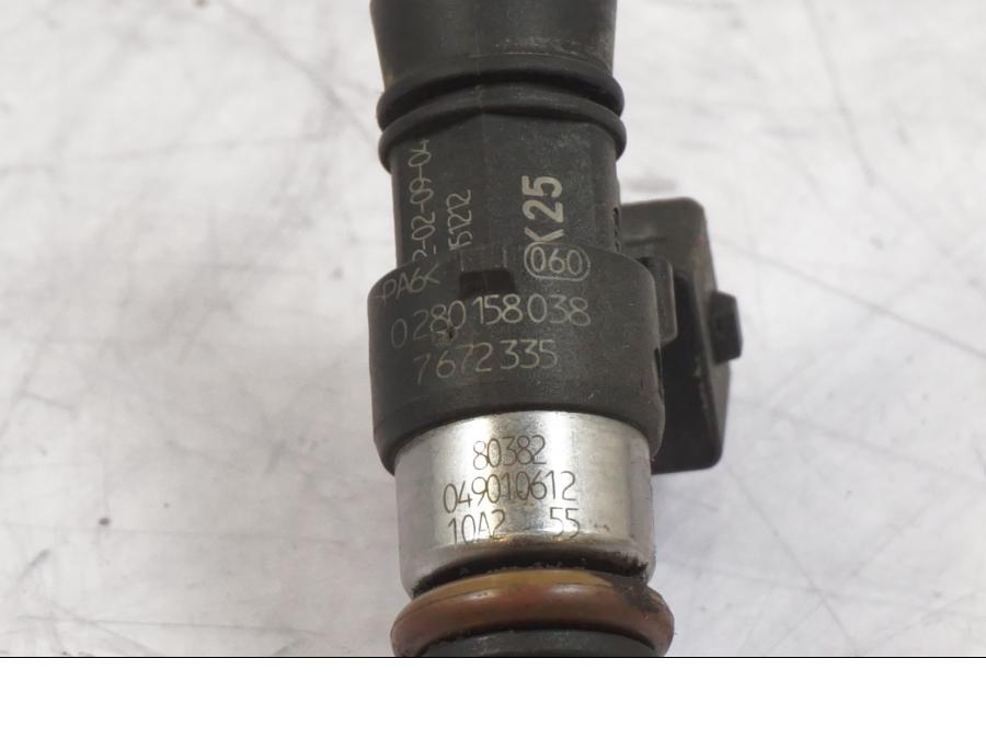 Höger sida på Spridare från en BMW R 1200 GS -2005 motorcykel.