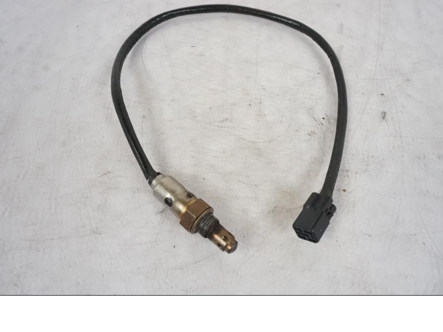 Framsidan på Lambdasond från en KTM 1290 Super Duke R -2023 motorcykel.