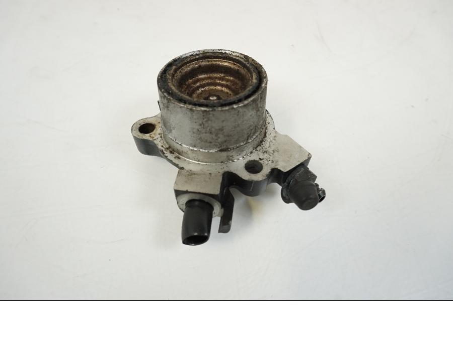 Snett uppifrån på Kopplingslavcylinder från en Kawasaki ZZR 1100 -1994 motorcykel.