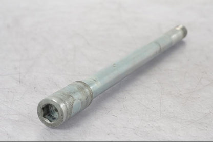 Framsidan på Axel från en Suzuki VL 800 -2002 motorcykel.