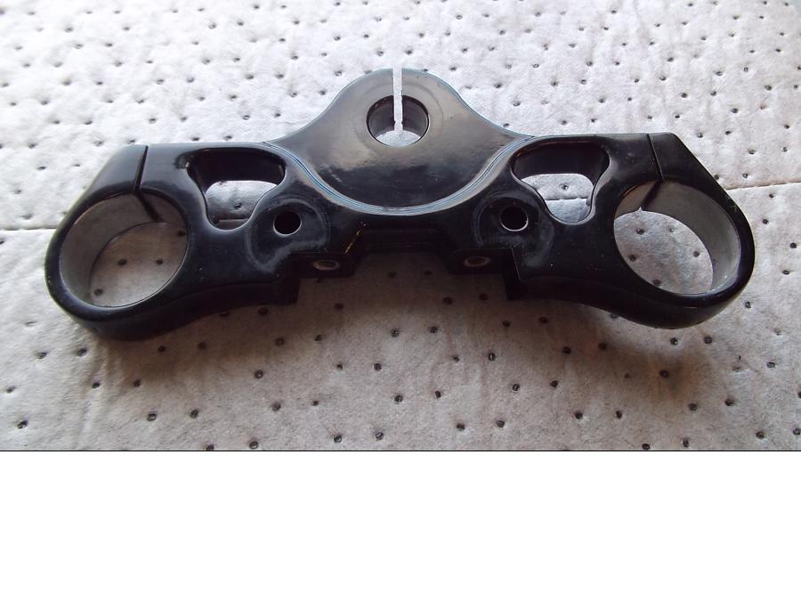 Framsidan på Gaffelkrona från en H-D V-ROD Night Rod Special VRSCDX -2010 motorcykel.