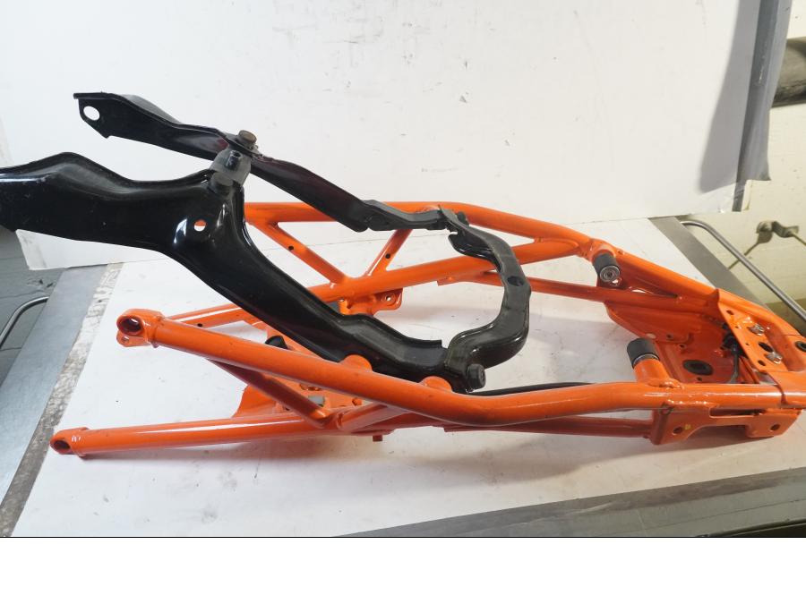 Framsidan på Bakram från en KTM 125 Duke -2017 motorcykel.