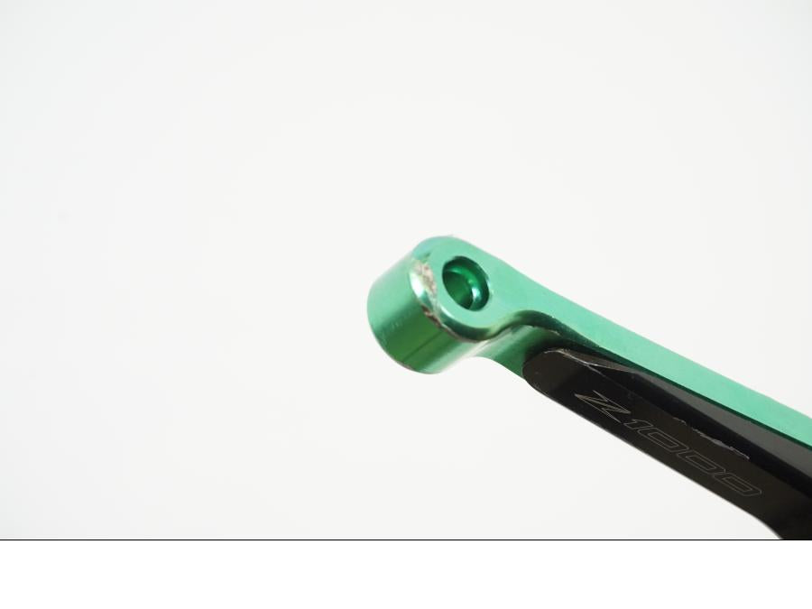 Snett uppifrån på Broms och kopplingsgrepp från en Kawasaki Z 1000 -2014 motorcykel.