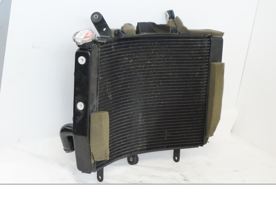 Extrabild2 på Vattenkyl från en Yamaha YZF R6 -2006 motorcykel.