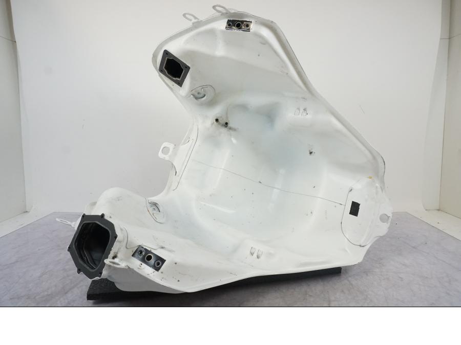 Extrabild5 på Bensintank från en Ducati Desert X -2023 motorcykel.