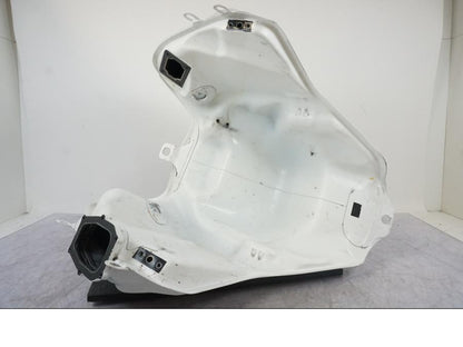 Extrabild5 på Bensintank från en Ducati Desert X -2023 motorcykel.