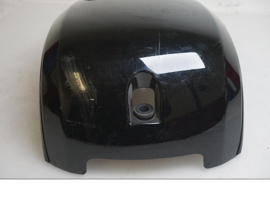 Vänster sida på Bensintankskåpa från en Indian Chieftain Dark Horse -2019 motorcykel.