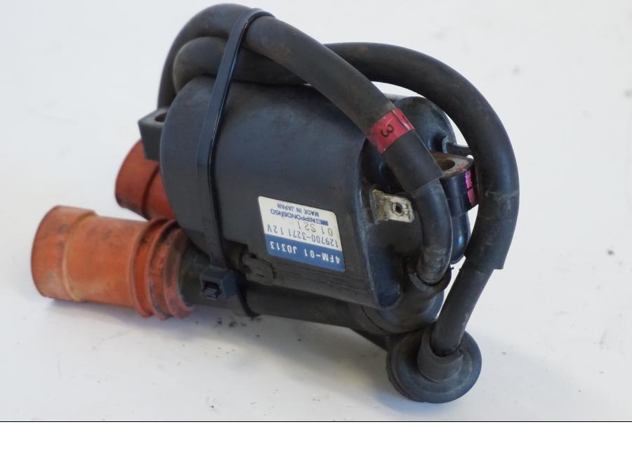 Vänster sida på Tändspole från en Yamaha YZF 1000 R -1997 motorcykel.