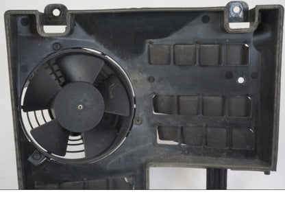 Vänster sida på Vattenkylfläkt från en KTM 990 SM -2009 motorcykel.